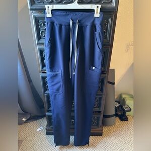 Figs Women’s Yola High-Waisted Scrub Pants Size XS/Tall—Navy Blue